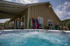 Fredericksburg House | Pats Peaceful Meadow | 2/2 Cottage | Hot Tub | Close to Town