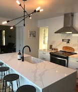 North End House | La Casa Rosa Kelowna. Entire home near the beach