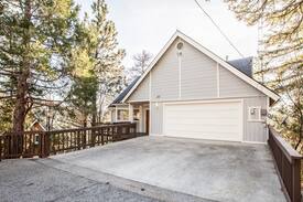 Lake Arrowhead Cabin | Heavenly Pines Lodge - Lake Passes Included!