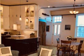 Almonte Apartment | Thoburn Loft - 2 bdrm in historic downtown Almonte