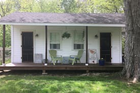 Charlestown House | Small Guest Cabin Near Beach at Rockbriar Farm
