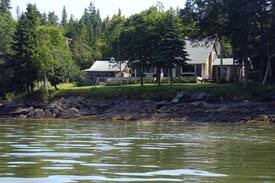 Harrington House | Hammond Family Cottage on Guard Point