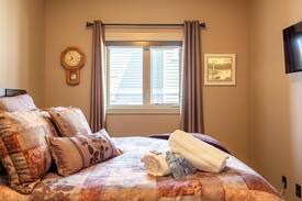Strathmore House | Cozy room in Strathmore