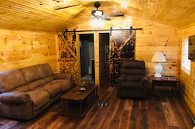 Pine Ridge Cabin | ShyAnn's Paradise- No pet/cleaning fee! *Location*