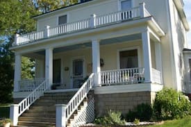 Mammoth Spring House | Roseland Inn Bed and Breakfast