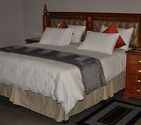 Kwekwe Bed & Breakfast | Beverly Hills lodges