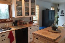 Neebing Cabin | Cozy Lakefront House on Oliver Lake