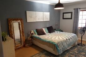 Sandbaai House | Charming, spacious & modern family home