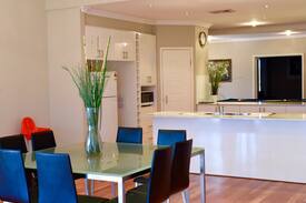 Dalyellup House | The Oceanside Manor