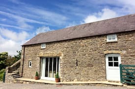 Roch Cabin | Beautiful Coach House with sea views near Newgale