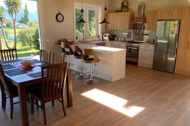Glenorchy Cabin | High Country Cottage - Glenorchy home with a view