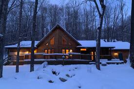 Alpine Lake Villa | Lake View Chalet in Alpine Lake Resort