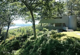 Lyme House | Modern Unique Riverview Hillside Home ★★★Views!