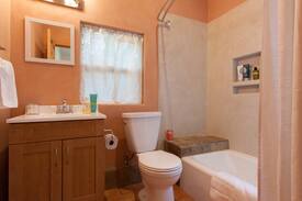 Multnomah Village House | ☆Secret Garden Guest House, Multnomah Village☆