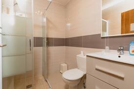 Ornex Bed & Breakfast | HOTEL ORNEX UN GRAND LIT ET DEUX LITS SEPARES