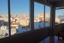 Algeciras Apartment | Privateroom, la más cercana a estación de busytren