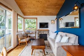 Langford Cabin | Lake Front Oasis, Hot Tub, Relax and Unwind