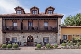 Alfoz de Lloredo Hotel | H01: HABITACIÓN CON PORCHE PRIVADO 2-4 PERSONAS