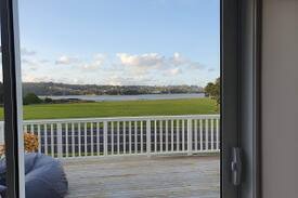 Mangere Bridge House | Mangere Bridge On The Water - With Breakfast