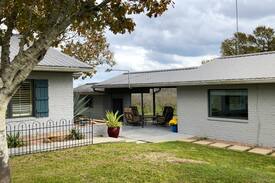 Cuero Cabin | Chisholm Guest House- 5th generation family ranch.