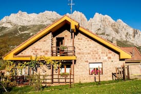 Posada de Valdeon House | Casa rural Llambrion habitación de matrimonio nº 2