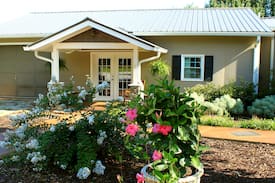 Hartwell House | Lighthouse Cottage Lake Hartwell