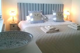 Pentraeth House | Red Wharf Bay View Retreat for Two, Anglesey