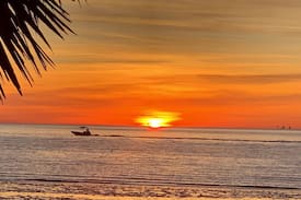 Cedar Key House | Beach-Side Bungalow **GOLF CART INCLUDED**