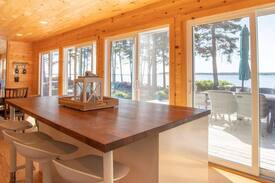 Panmure Island Cabin | Spectacular Panmure Island waterfront cottage!