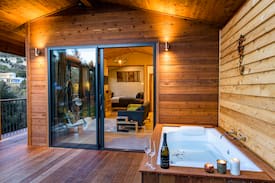 Wanaka House | Mount Iron Cabin - Brand New With Views!