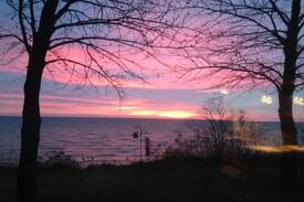 Carsonville House | Little House on the Lake, Relax in Style!