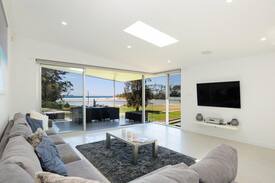 Huskisson House | Water View :: Jervis Bay Rentals