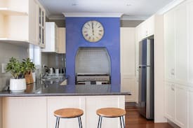 Orange House | Kinross Cottage | Neat and Stylish, Sleeps 9