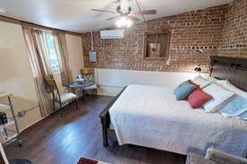 Tyrone House | Cornali Cottages Studio home in Silver City