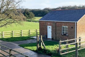 Cookstown Cabin | CASTLE LODGE @ KILLYMOON CASTLE COOKSTOWN