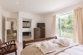 Killin Cabin | Ghillie's Cottage on the River Lochay