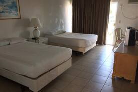 North Palm Beach Hotel | Camelot Waterfront Inn