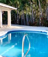 Lascelles Cabin | Cozy 2-bed Cottage in Jamestown Park, Holetown
