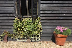 Cranbrook Cabin | Charming cottage with minstrels gallery in 7 acres