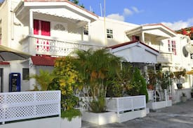 Kew Apartment | Arjan Apartments (Home Away From Home)