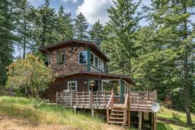 Lopez Island Cabin | Enjoy spring and the fresh air Sunrise Cliff House