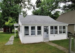 Sturgis Cabin | Charming Cottage on Beautiful Fish Lake
