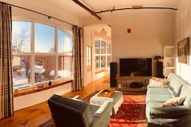 Almonte Apartment | Thoburn Loft - 2 bdrm in historic downtown Almonte