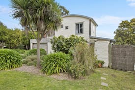 Balnarring Beach House | STYLISH MUD BRICK