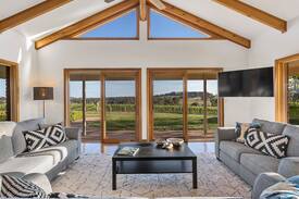 Woodside House | Simon Tolley Lodge - Vineyard Accommodation