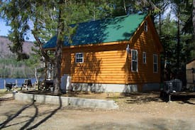 Bingham Cabin | Cozy Cabin Steps from Wyman Lake