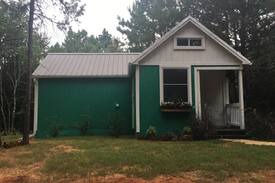 Frankston Cabin | PARADISE COTTAGE IN THE PINEY WOODS