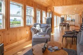 Panmure Island Cabin | Spectacular Panmure Island waterfront cottage!