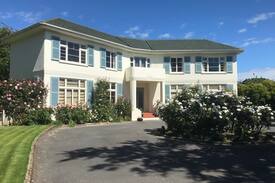 Invercargill House | Heathcote - Breakfast Included