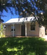 Castlemaine House | 1860s restored miners cottage in the country